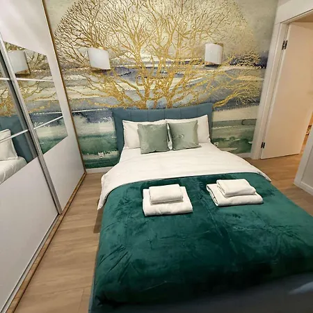 Apartment With Private Terrace By Nearto Pl *